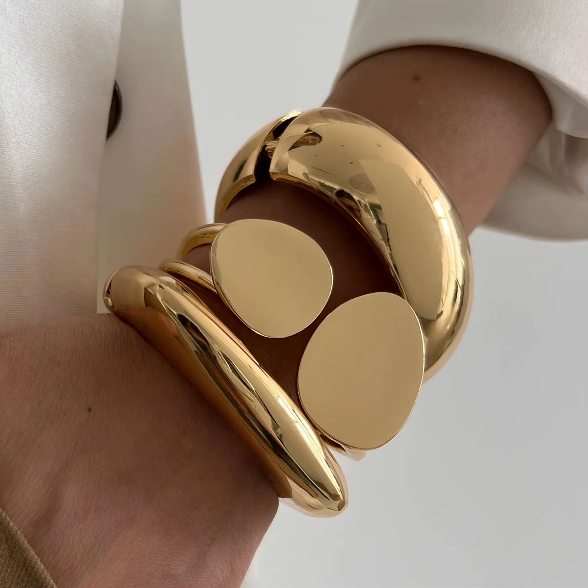 Exaggerated Punk Smooth Heavy Metal Chunky Spring Bangles Women Hip Hop Gold Color Arm Bracelet Steampunk Men Jewelry